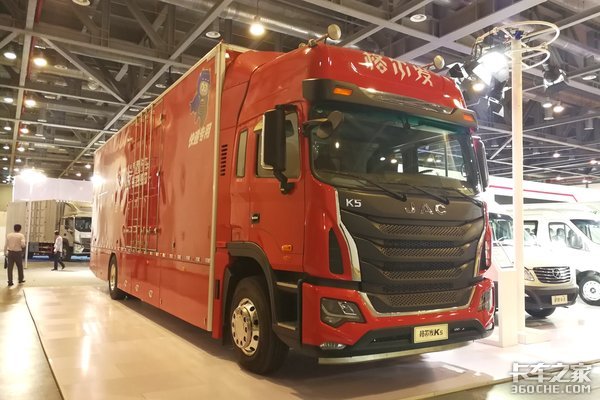 江淮K5能装65方 9米6快递车亮相博览会