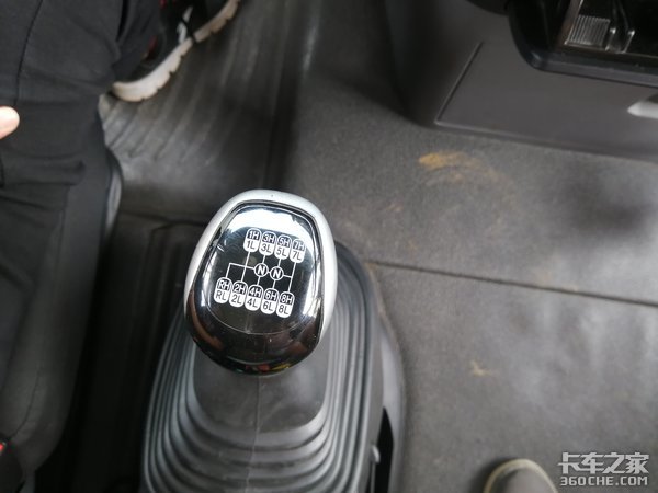 首页 评测与技术 实拍图解这台汕德卡它是川崎经销商的后勤车,跟大家
