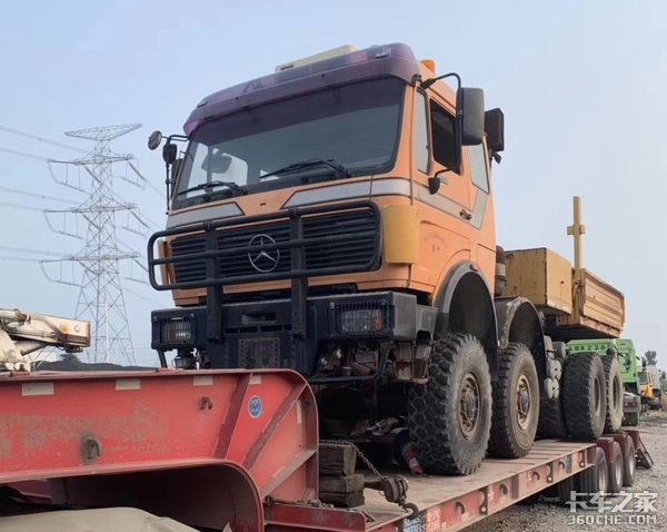 很多卡友们都曾见过照片中这款奔驰actros -mp3 8x8重型大件运输车