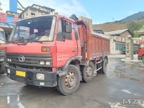 专注袋装水泥运输 实拍十通锐龙自卸车