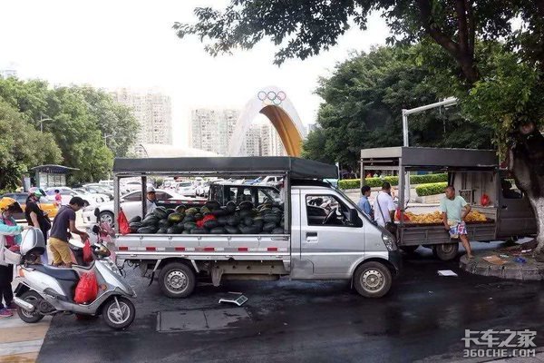 时代不同了 带你看看真正的摆地摊神车_上汽通用五菱_五菱荣光_卡车之