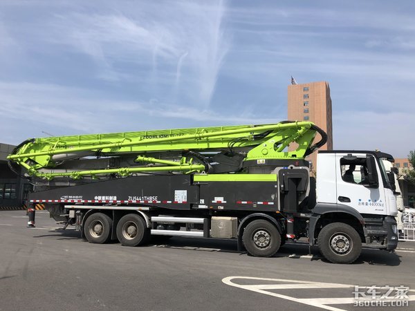 8x4 63米上装 实拍奔驰arocs水泥泵送车