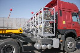 ������ֻ�ܺ��汳 LNG��ƿ���÷�ʽ̽��