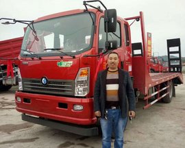 马达一响黄金万两 重汽平板运输交付客户