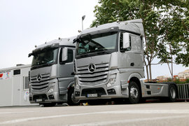 搞得我都想去欧洲开卡车 巴塞罗那偶遇的那两台奔驰New Actros