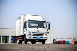 试驾丨没忍住差点想飙车! 这台轻卡操作有点爽,单手玩转