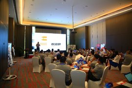 ��Ӯ��������ս ����˹Я�־����̻�����������