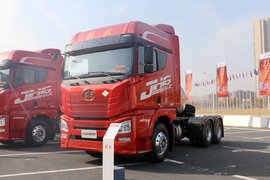 国六LNG最低39.8万起! 这五大爆款6X4牵引车 你中意哪款?