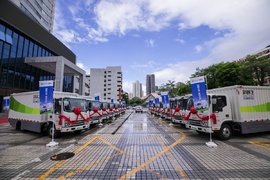 江淮汽车首批51台新能源商用车交付深圳支氏环保