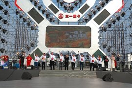 ��һ�ؿ�ȫ�¡�����桰�³��׷����� 11̨�³��Ծɻ���������û�