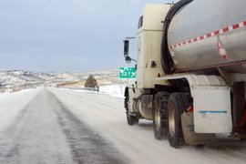 陕西发生四死六伤交通事故 冬季行车安全问题需引起注意