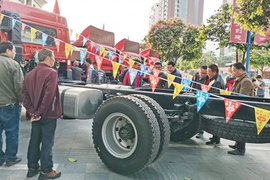 һ������Ῠ ������һ��V��V��Ʒ�ƽ��