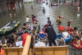 莫让英雄流血又流泪 用车堵堤口后国家会给卡友怎么赔付