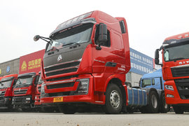 卡车上也能享受按摩? 豪沃TH7开着有多爽 豪华内饰超大卧铺