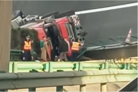 黄石高速高架桥坍塌最新消息：事发时有一辆大件运输重190吨
