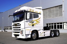 大卧铺木地板配驻车空调和冰箱 解放鹰途头等舱一室一厅一卫全配上