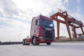 ȫ���׷�������650���������� ˹������V8�й����������ˣ�