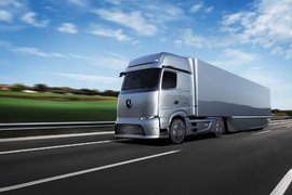 奔驰卡车推进电动化进程 eActros LongHau电动长途重卡2022年路测