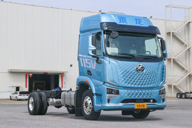 可烧油可烧电 百公里省油15%!东风柳汽乘龙H5V混动6米8舒适更省钱