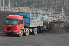 焦化厂“乱收费”成风? 司机进厂得交500元!你被“潜”过吗?