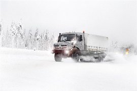 奔驰新款乌尼莫克谍照