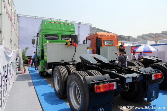 �����г�һĨ��ɫ&nbsp;��ҵ�׷ײ���LNG�г�