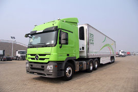 奔驰交付冷链运输车