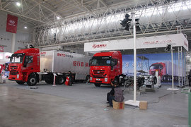 红岩杰狮亮相武汉车展