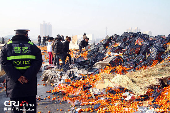 ���ݻ����෭���������&nbsp;�񾯳�ǹά��