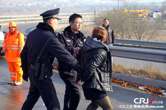 ���ݻ����෭���������&nbsp;�񾯳�ǹά��