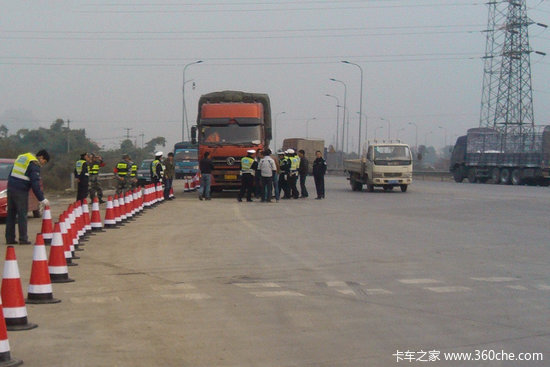 ���λ��Ƕ�ʹ&nbsp;�Ĵ�˫��������Ӱ�����