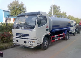 湖北多利卡洒水车促销