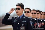 一改往日冷酷 郑州交巡警公布警员帅照