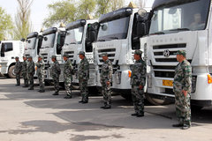 杰狮运油车助新疆战备