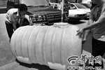 四辆货车油箱被抽空 男子偷油低价售出