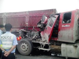 解放长头卡车首遇车祸