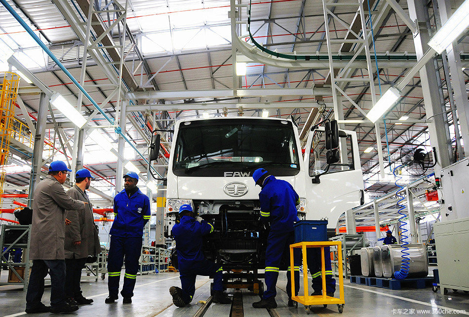 《一汽南非卡车工厂投产 出口目标15万辆》图片列表