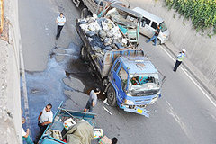 �����������ʹ4������ײ ������Ա����