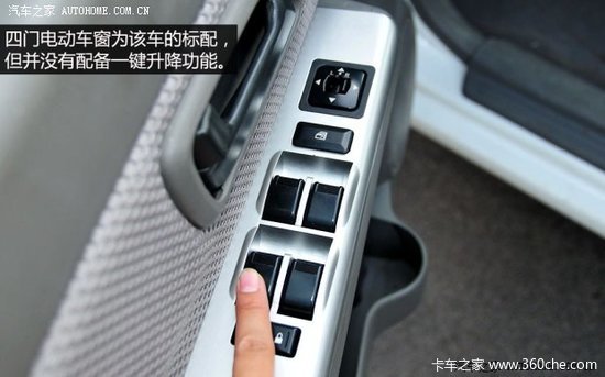 外观内饰仍以借鉴为主 实拍成功X1皮卡