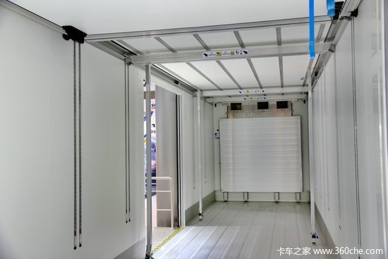 一车三用 看施密茨14米信息化冷藏挂车