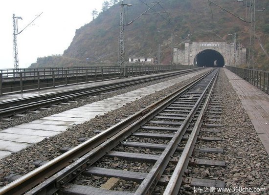 �ɴ�����й�&nbsp;����·���л��˿쳵