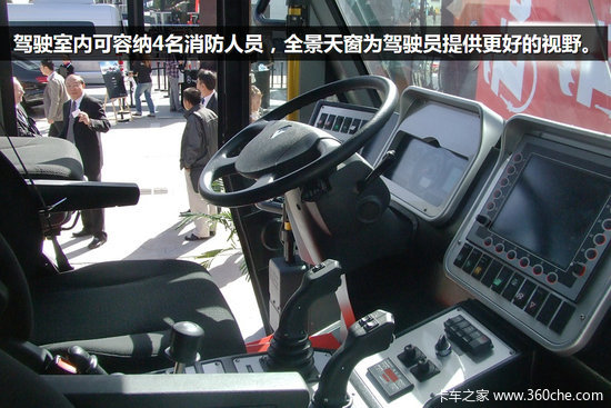 '装甲车'现身北京 国际机场设备开眼界