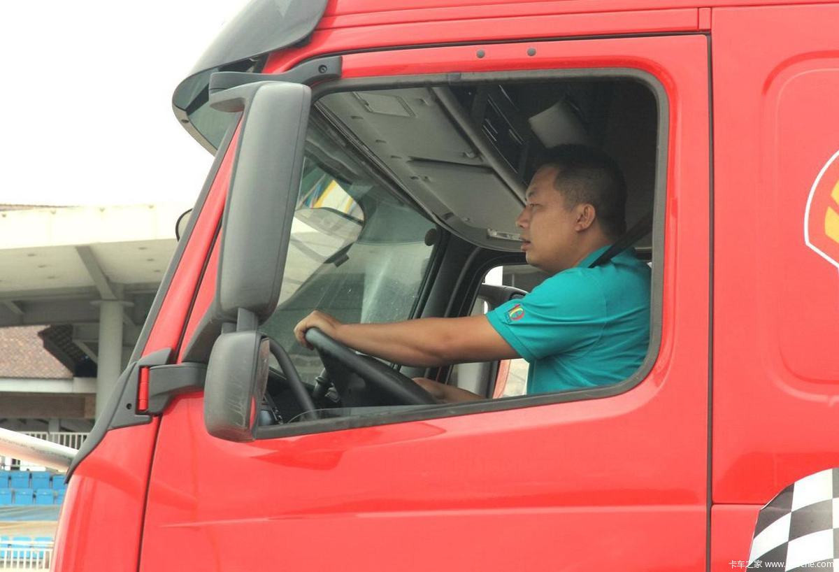 首页>养车用车>卡车生活>告别光棍节看卡车司机如何找到女朋友>本文