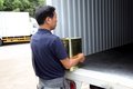 电商喜欢什么车 探秘京东的那些配送车