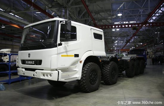 所向披靡的通过性 卡玛斯10X10全驱车型