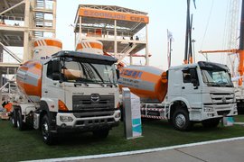 宝马展上混凝土搅拌车