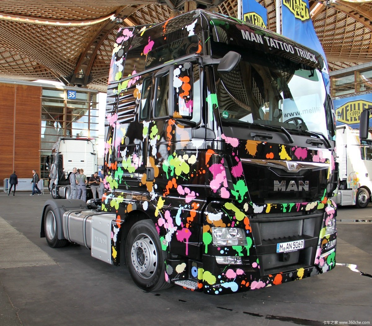 《与摇滚巨星一同出发 man卡车为巡演护航》