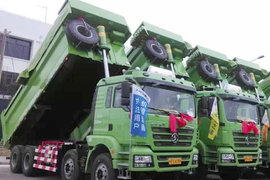 陕汽新环保渣土车交车