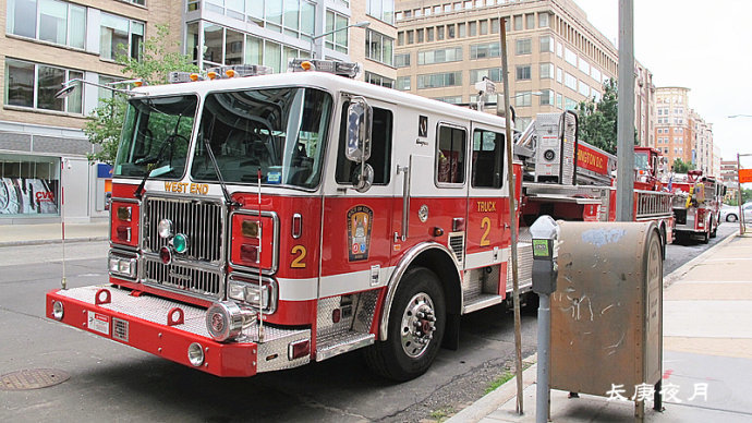 亮瞎了美国西格雷夫牵引式云梯消防车图片列表