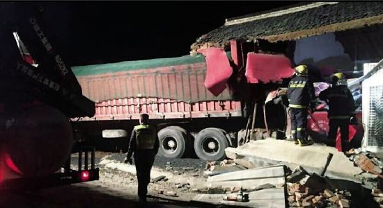 ����ҹ����լΪ�İ�&nbsp;ײ��ס�������߷�